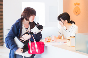 受付にて、受付手続きをお済ませください。